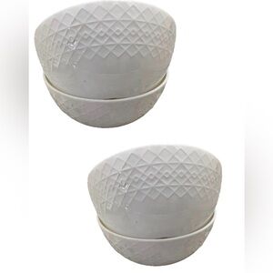 NWT!! Set of 4 Ceramic Bowls with Modern Design